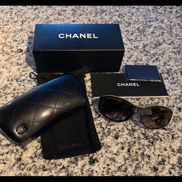 CHANEL Sunglasses main image 4